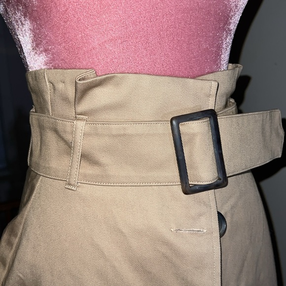 H&M tan high waisted midi skirt with slit in front of and belt - Picture 2 of 3